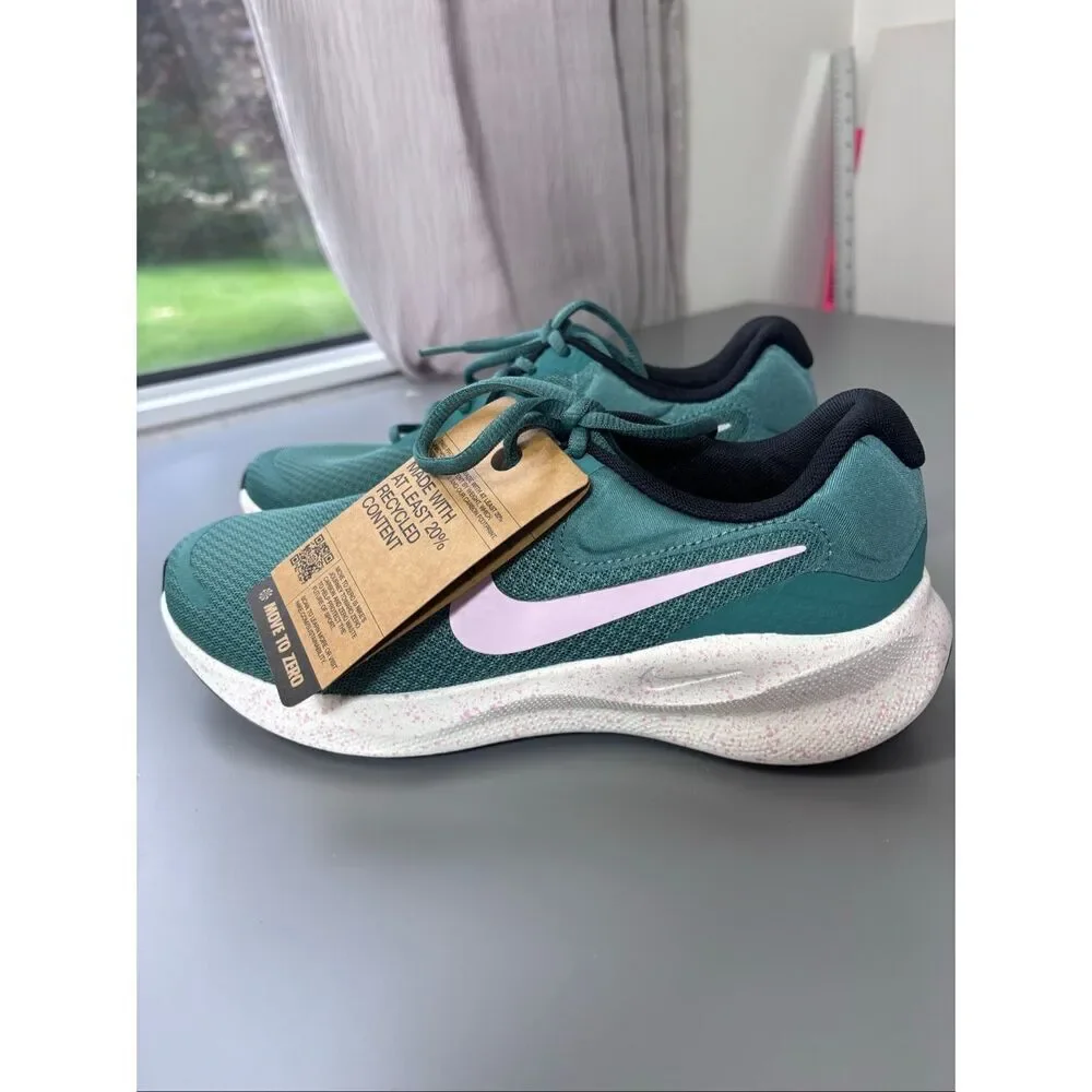 Nike Revolution 7 Bicoastal Green Pink Foam women’s size 7